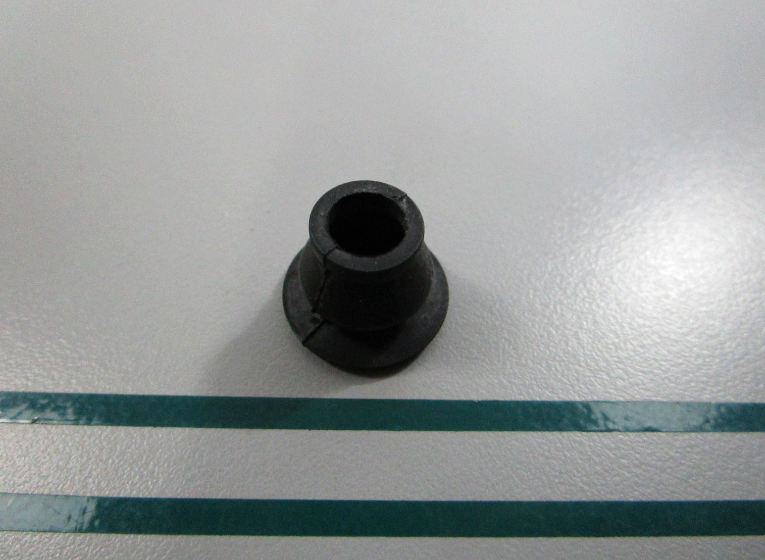 NEW OEM 311439 0311439 OMC Johnson Evinrude Grommet 0810