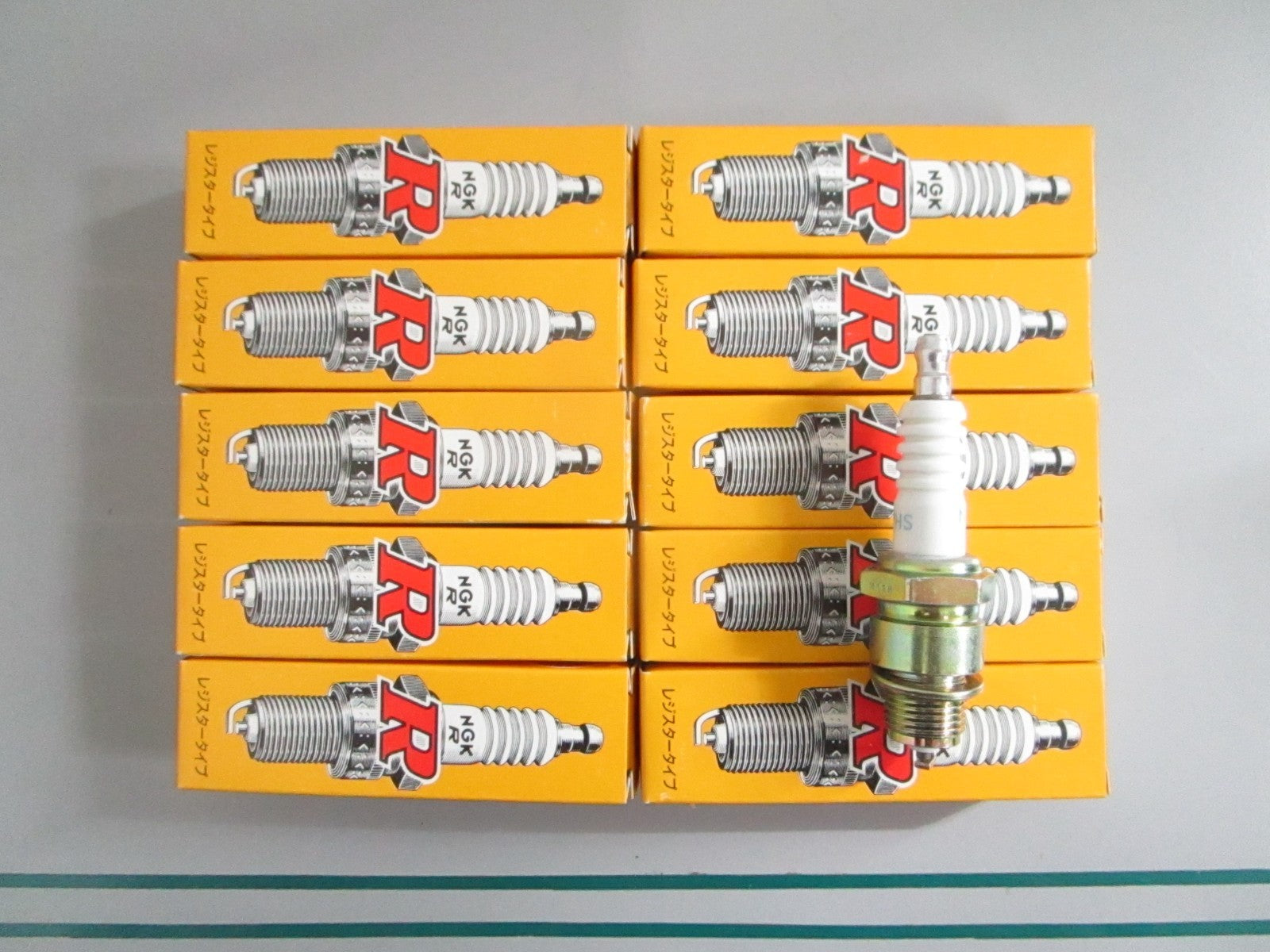 NEW OEM (LOT OF 10) BPR7HS NGK Spark Plug 0820