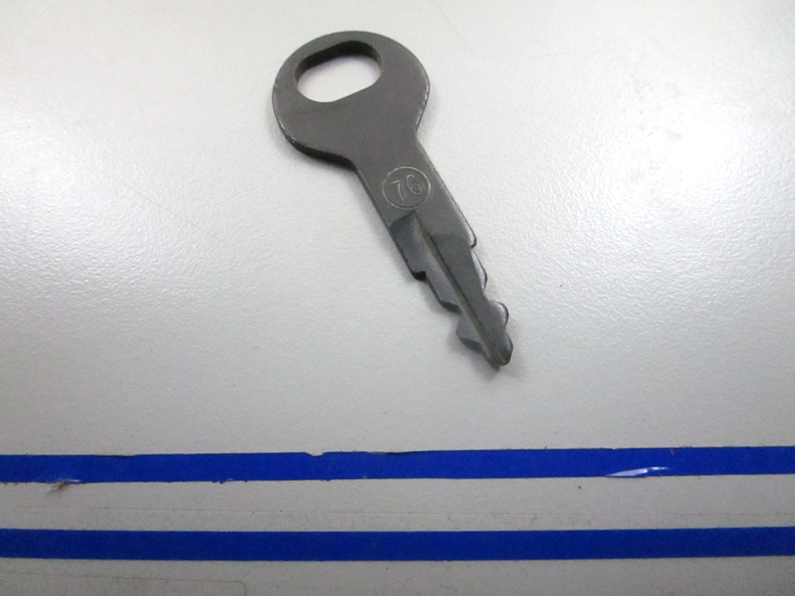 *NEW OEM* 0810 OMC Johnson Evinrude Ignition Key (76) 127592 0127592