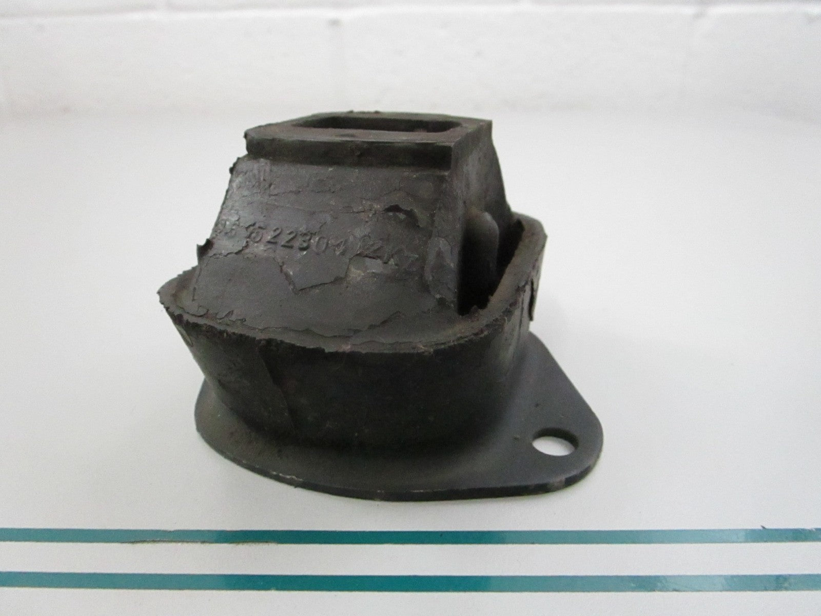NEW OEM 6152230112 Mercedes-Benz Engine Mount 0810