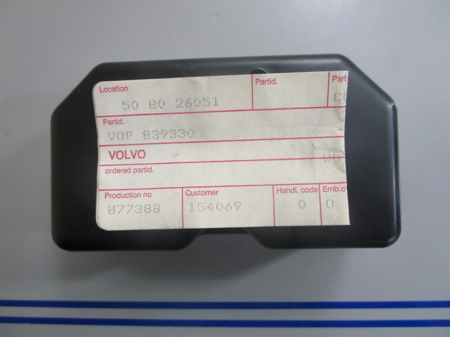 *NEW OEM* 0810 Volvo Penta Cap 839330