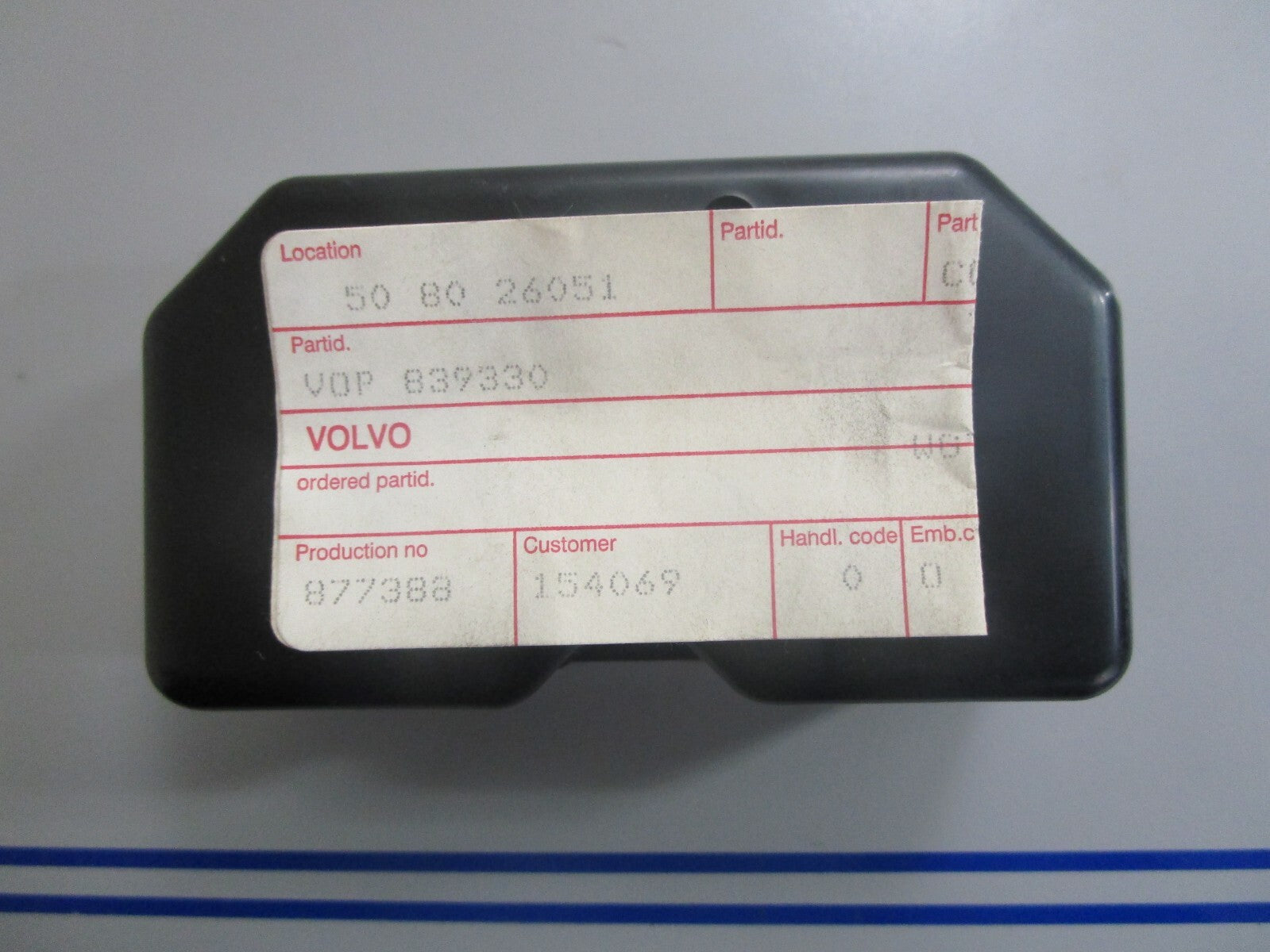 *NEW OEM* 0810 Volvo Penta Cap 839330