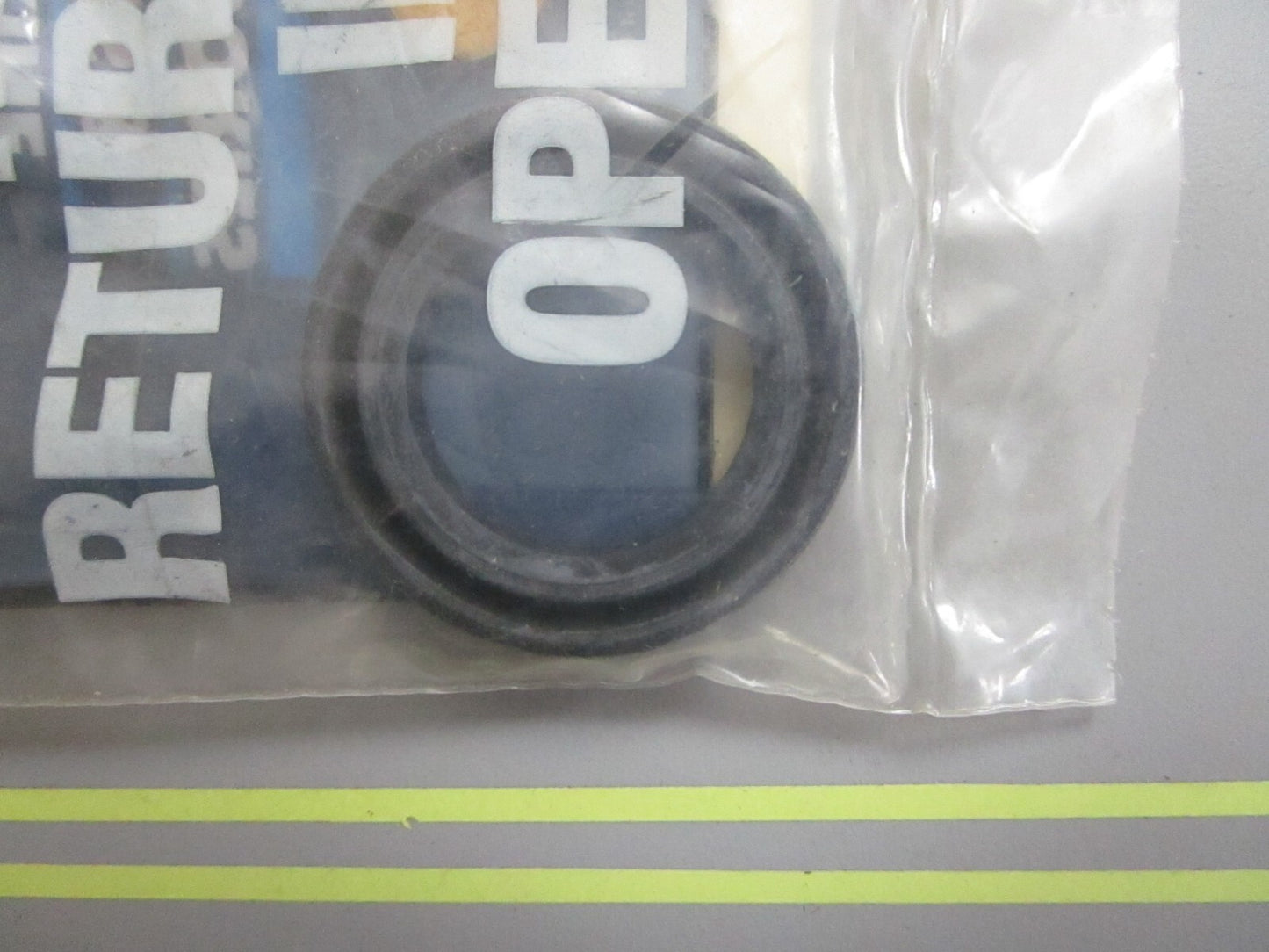 *NEW OEM* 0820 Mercury Quicksilver Seal 26-F84118