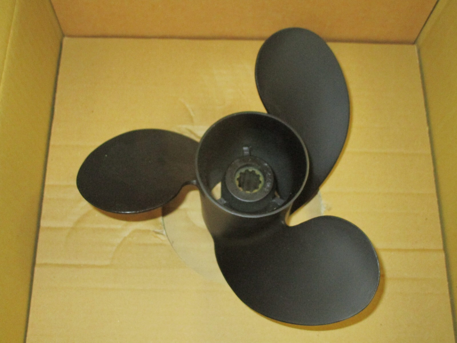 *NEW OEM* 0820 Yamaha 20HP 25Hp 9⅛ ×12 Propeller 664-45972-00-98
