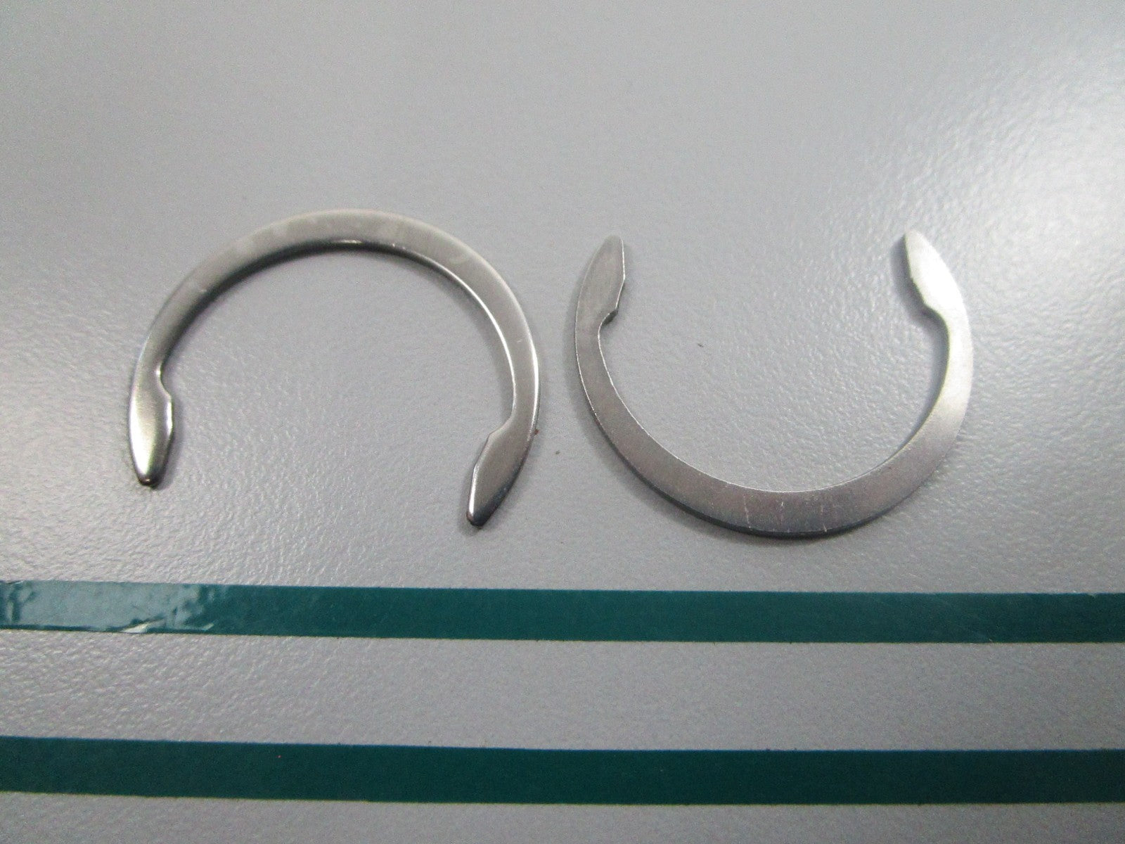 NEW OEM (LOT OF 2) 336110 0336110 OMC Johnson Evinrude Retaining Clip 0810