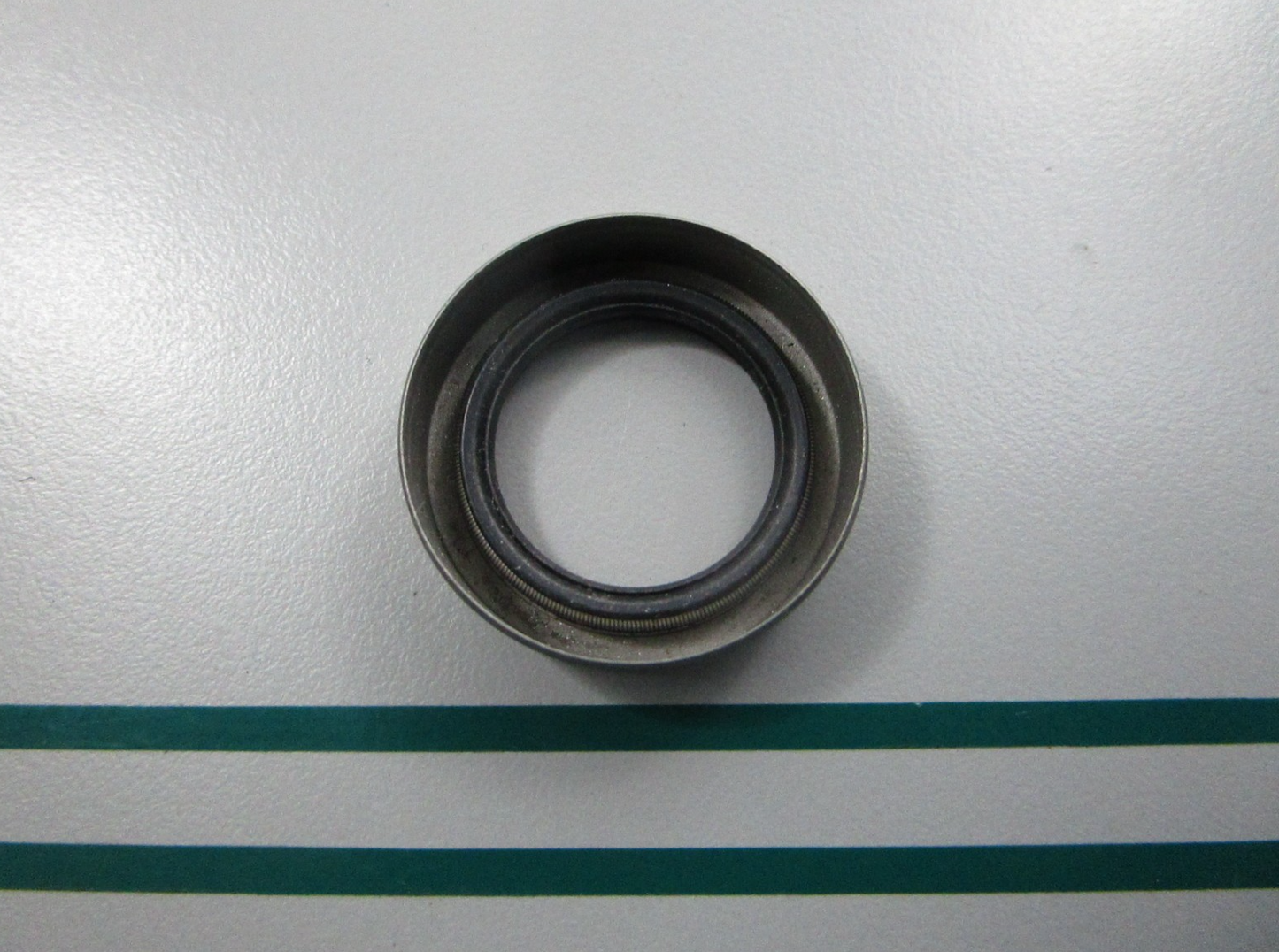 NEW OEM 309733 0309733 OMC Johnson Evinrude Crankshaft Seal 0810