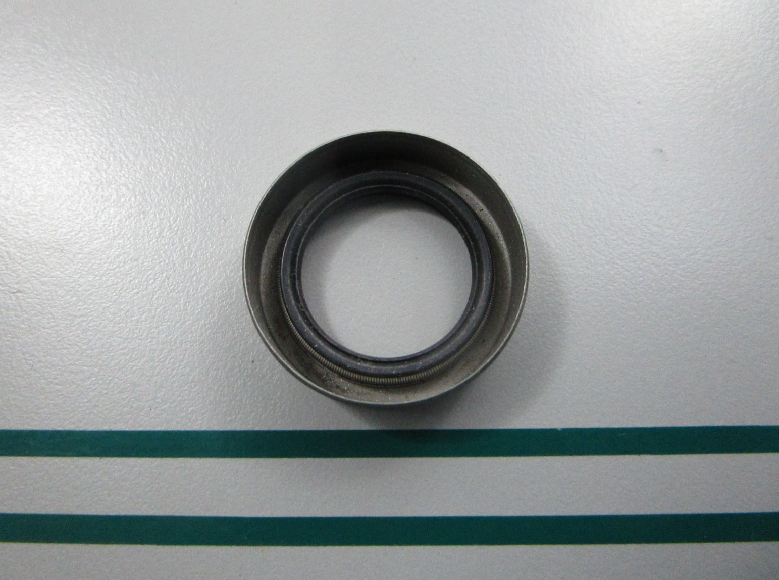 NEW OEM 309733 0309733 OMC Johnson Evinrude Crankshaft Seal 0810