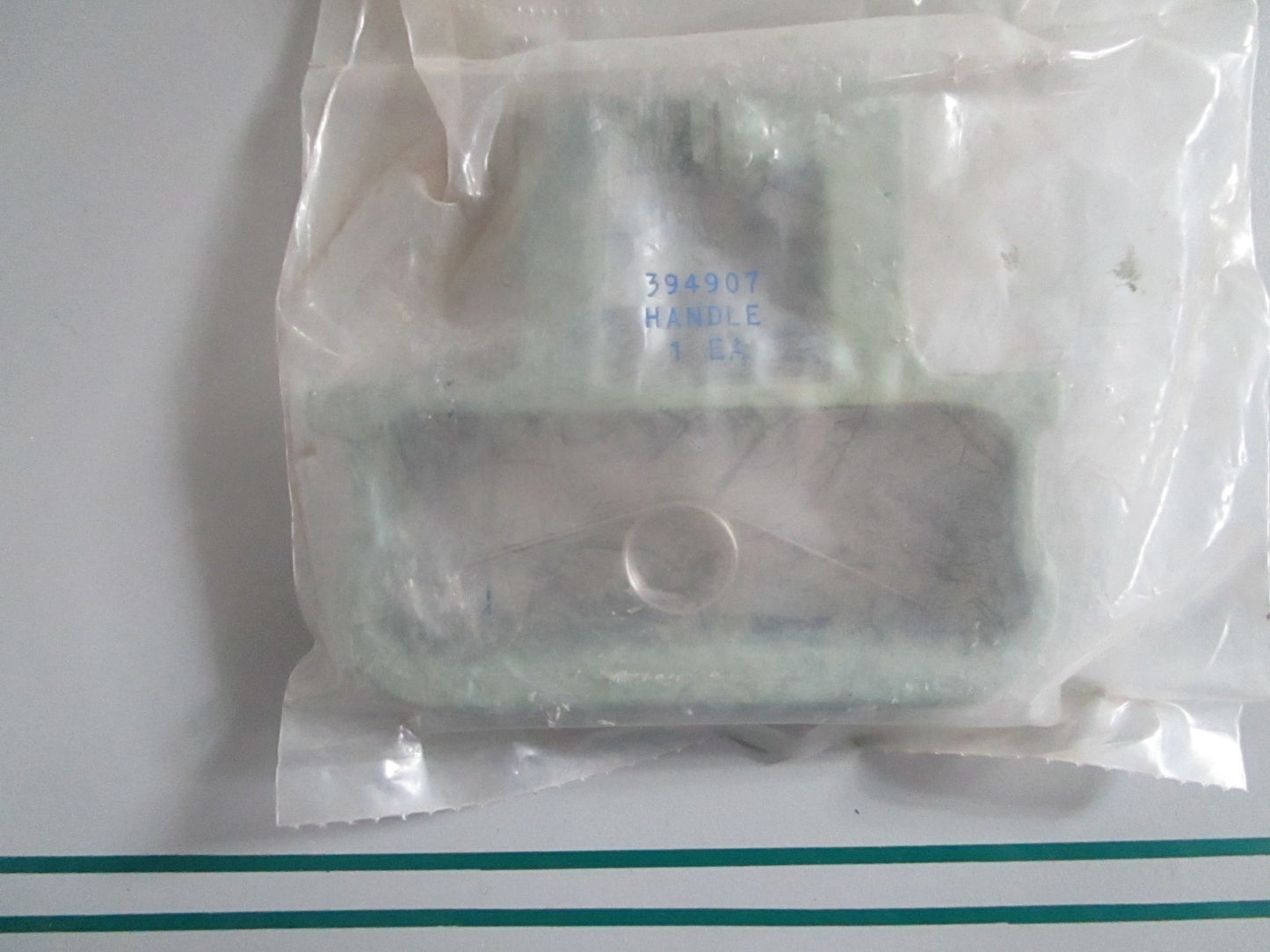 NEW OEM 394907 0394907 OMC Johnson Evinrude Carry Handle & Spring 0820