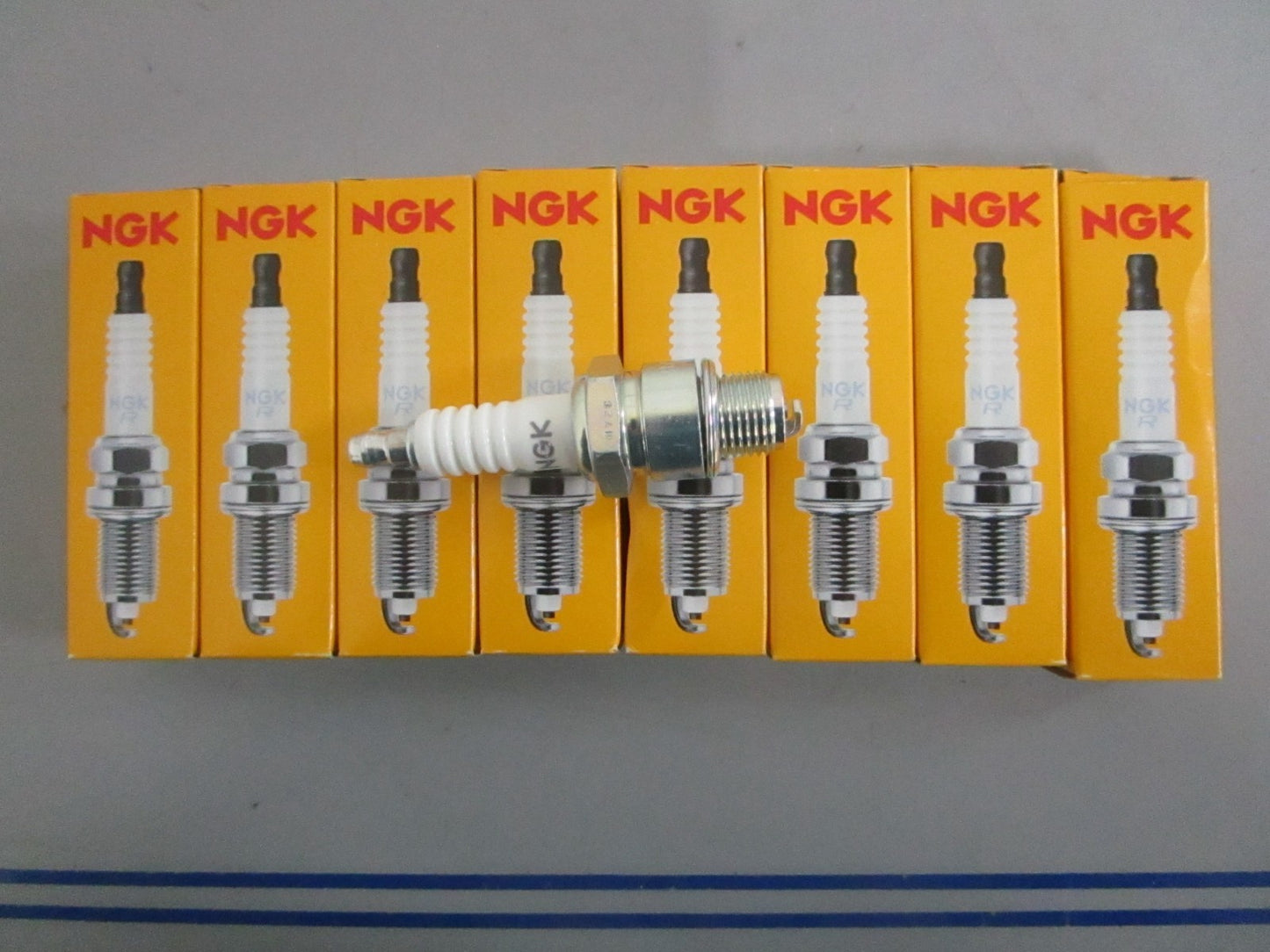 NEW OEM (LOT OF 8) B7HS-10 NGK Spark Plug 0820