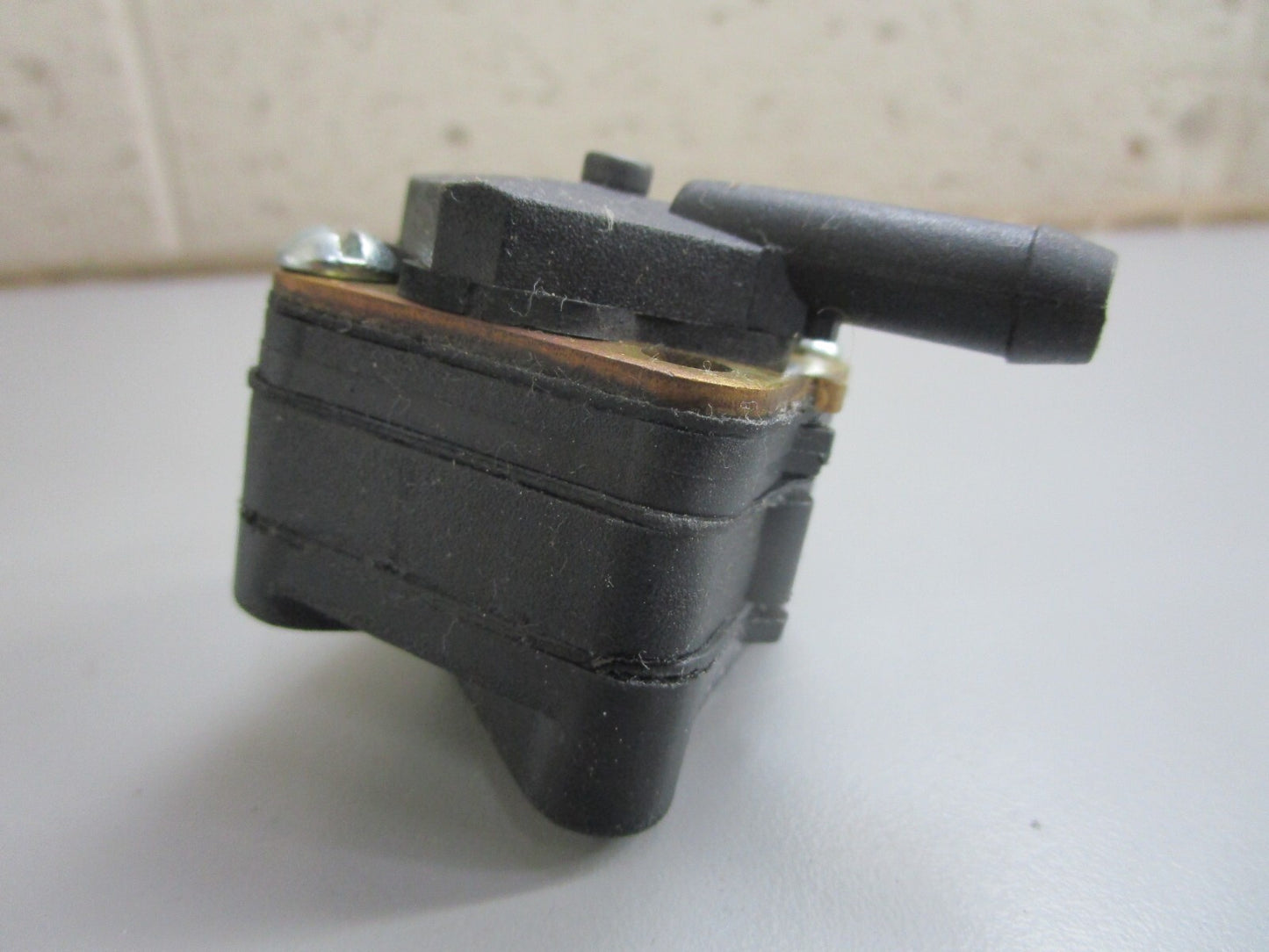 *NEW OEM* 0810 OMC Johnson Evinrude Fuel Pump Assembly 879077 0879077