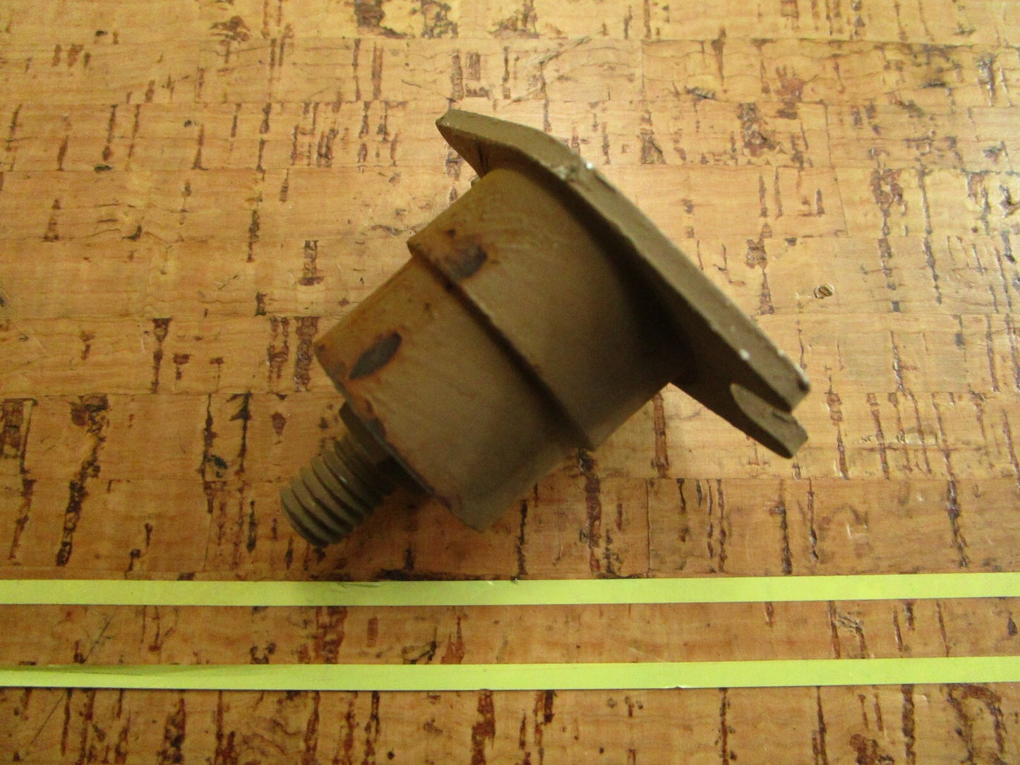 *NEW OEM* 0810 OMC Johnson Evinrude Rubber Mount 305309 0305309