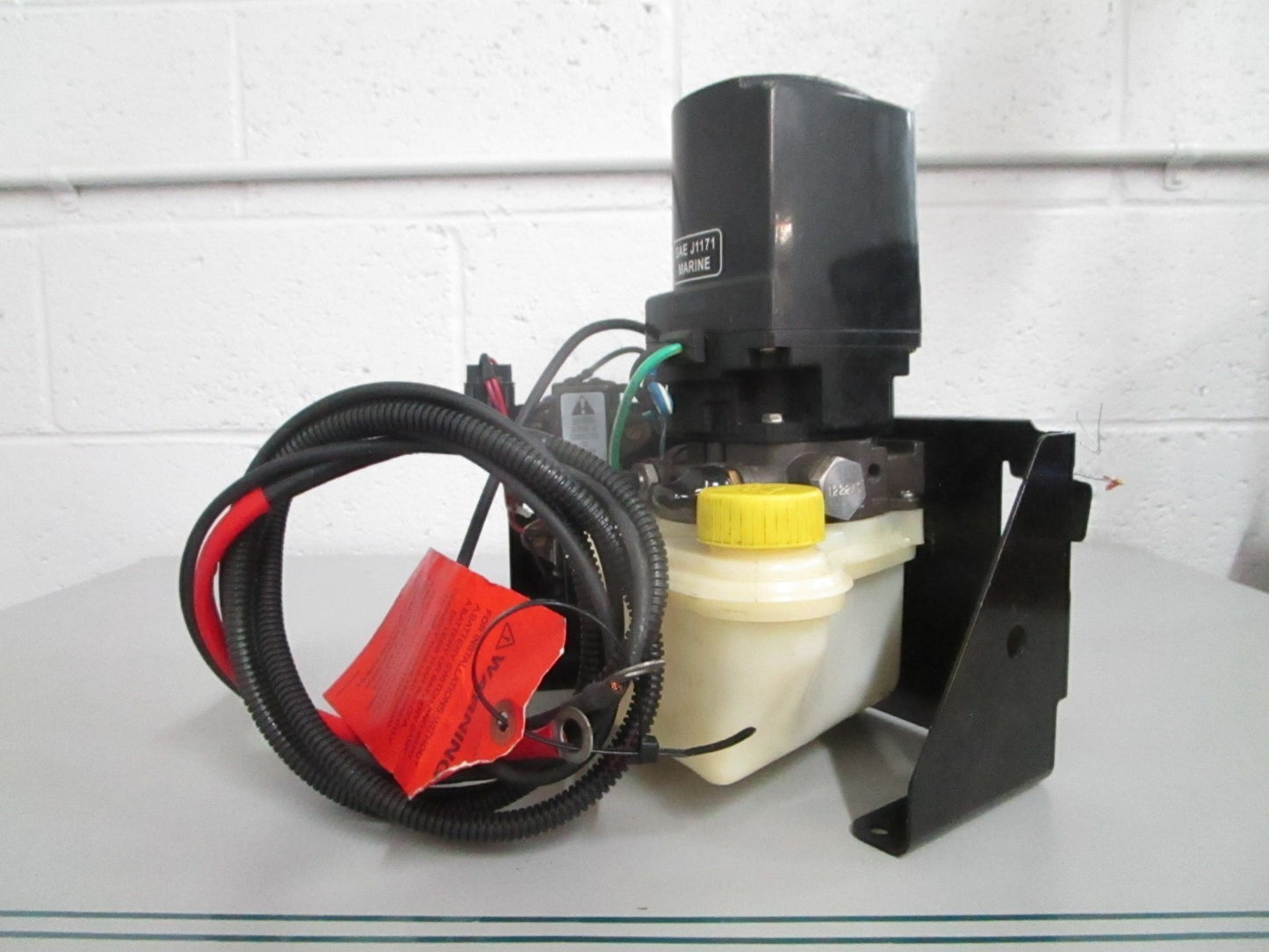 NEW OEM 93247A7 Mercury Quicksilver Trim Pump Assy 0820
