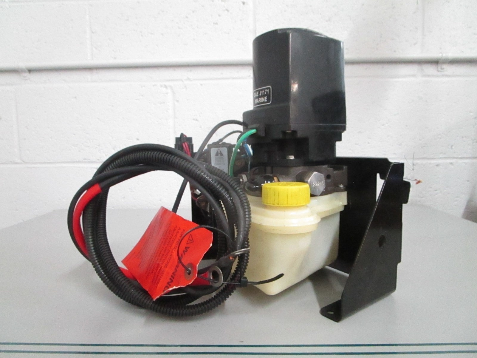 NEW OEM 93247A7 Mercury Quicksilver Trim Pump Assy 0820