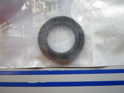 NEW OEM 329923 0329923 OMC Johnson Evinrude Oil Retainer 0810