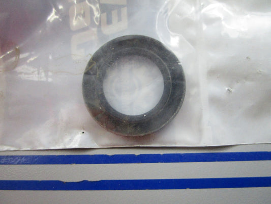 NEW OEM 329923 0329923 OMC Johnson Evinrude Oil Retainer 0810