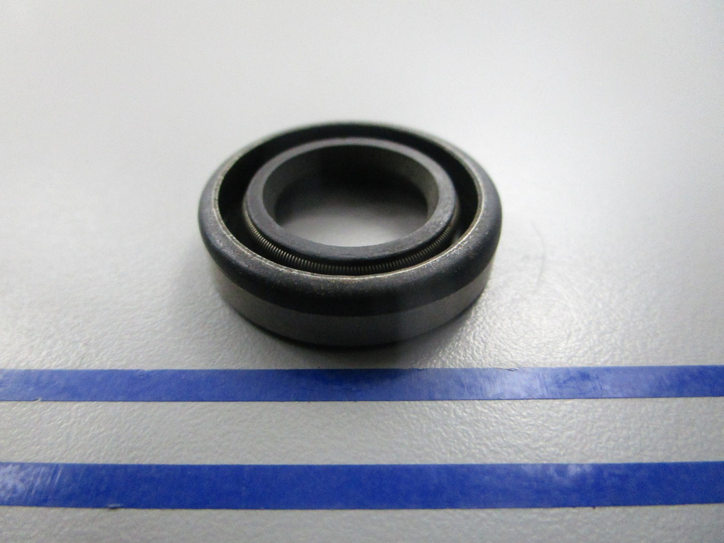 NEW OEM 315882 0315882 OMC Johnson Evinrude Oil Seal 0810