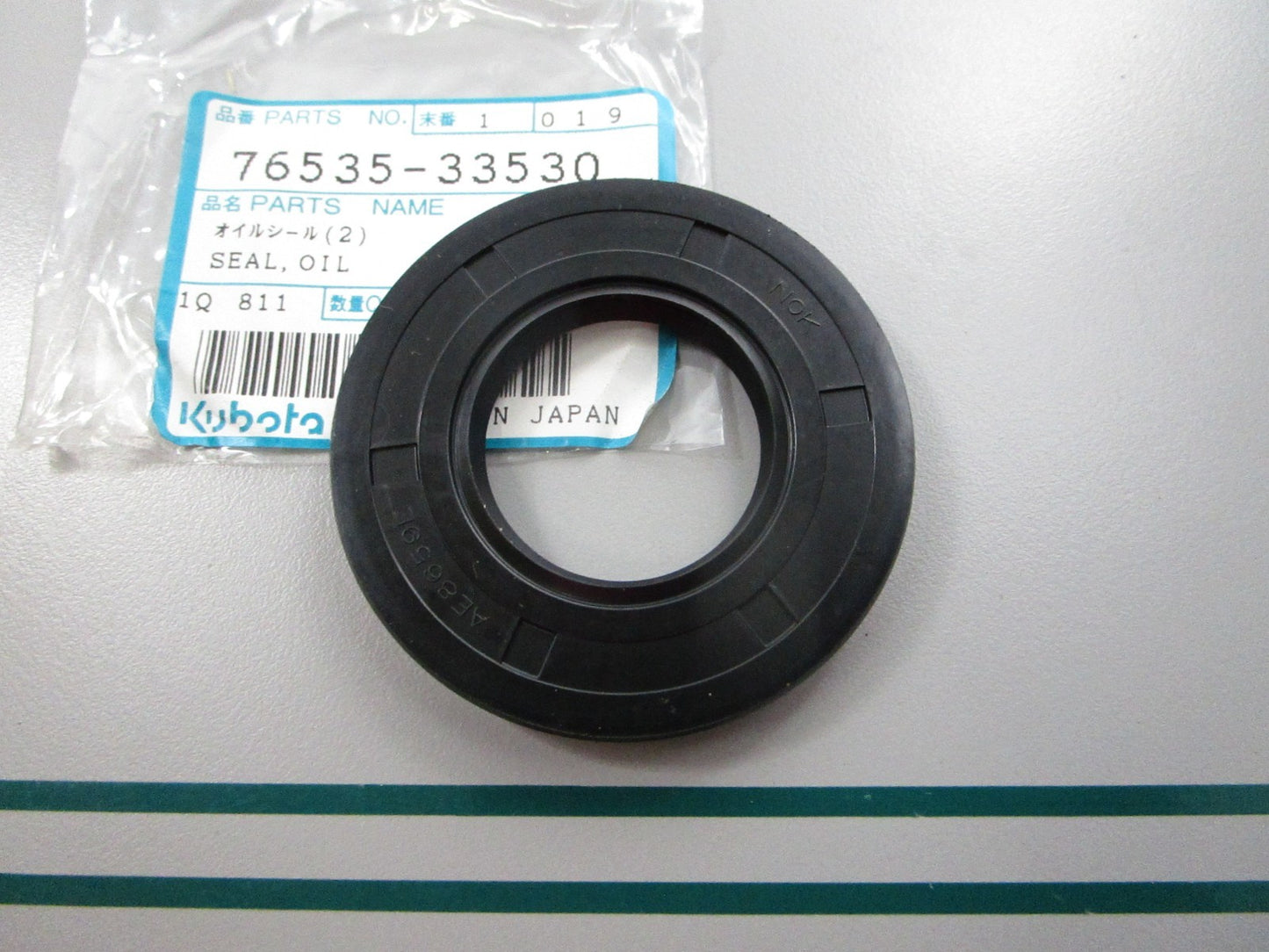 NEW OEM 76535-33530 Kubota Oil Seal 0810