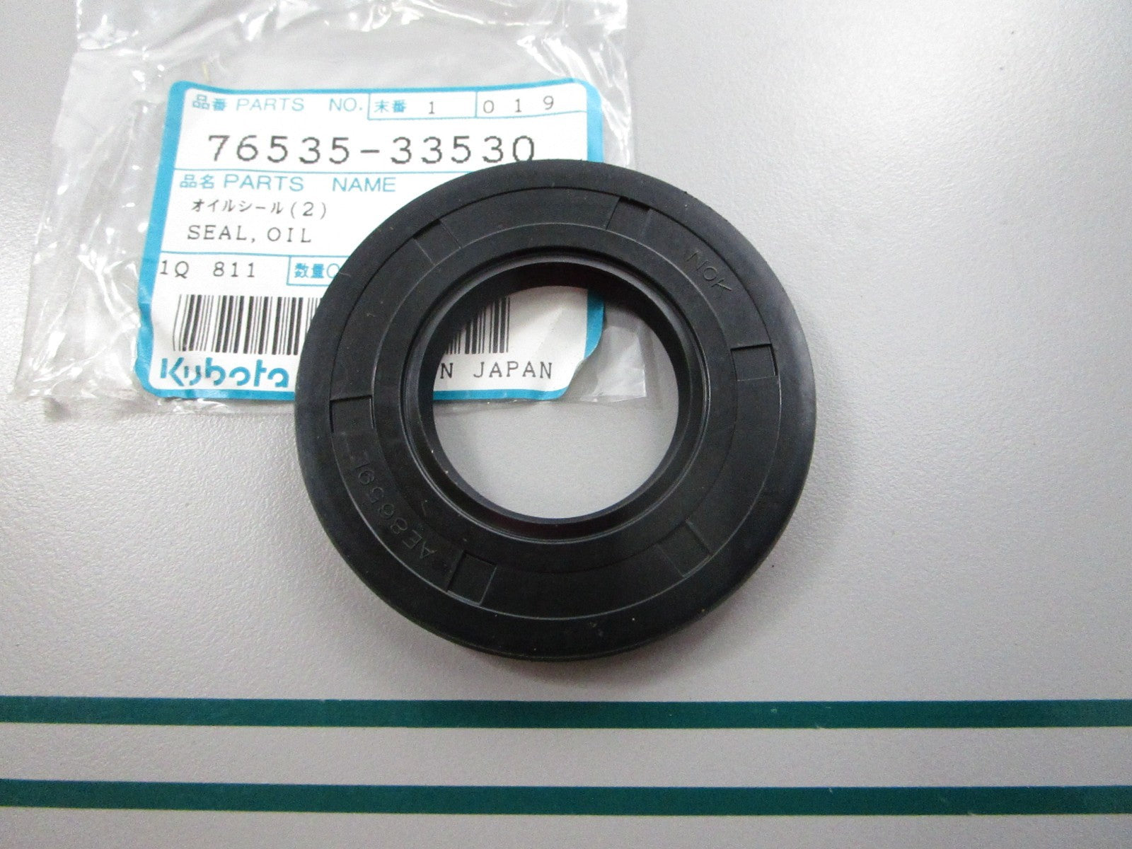 NEW OEM 76535-33530 Kubota Oil Seal 0810