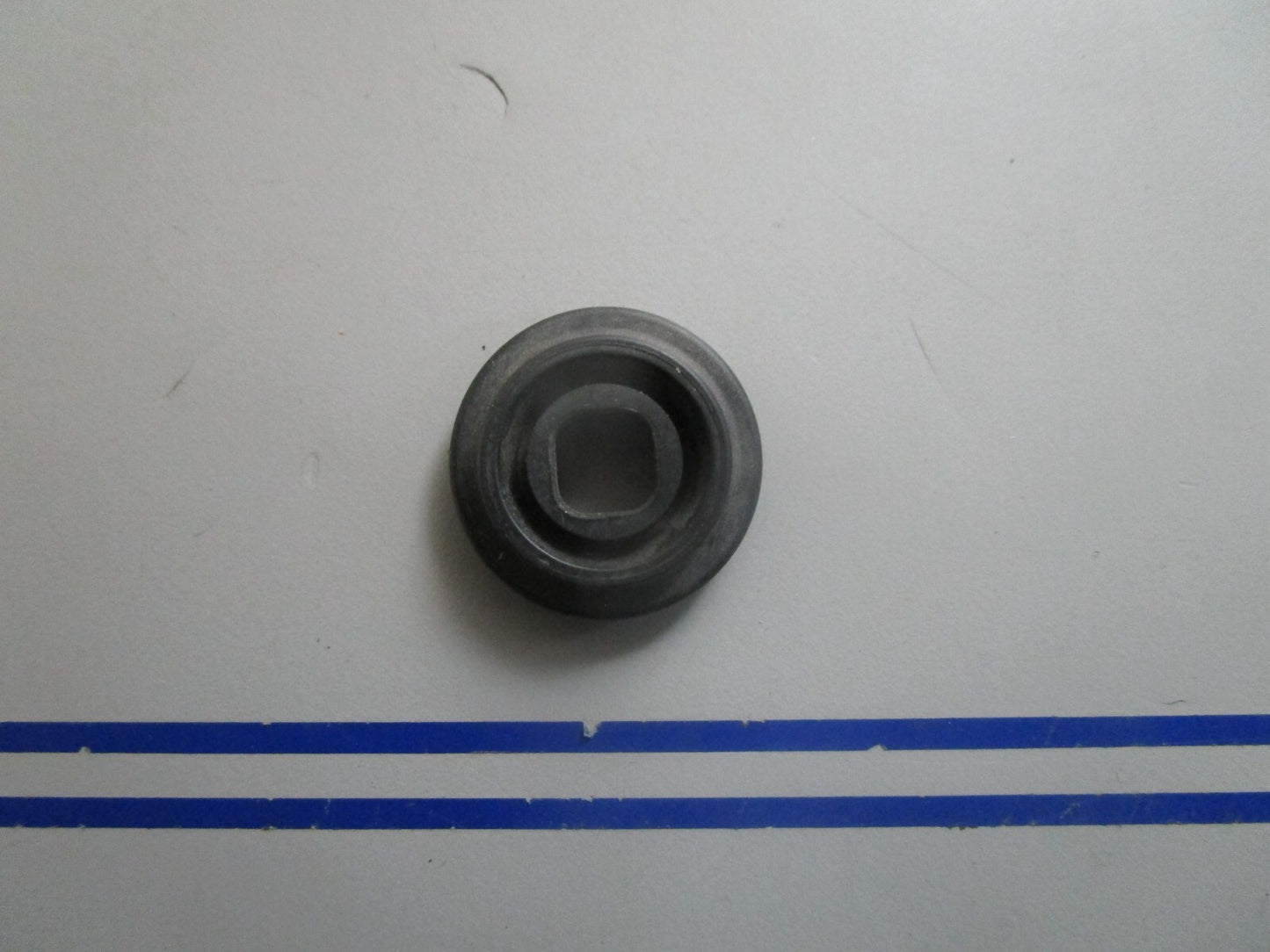 *NEW OEM* 0810 OMC Johnson Evinrude Grommet 204457 0204457