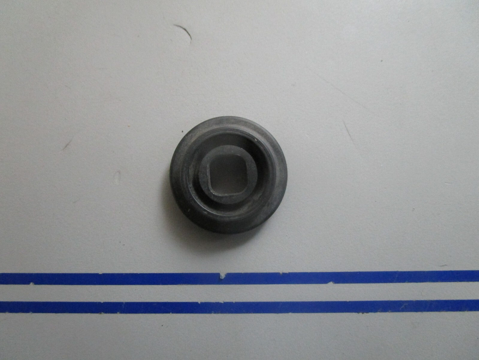 *NEW OEM* 0810 OMC Johnson Evinrude Grommet 204457 0204457