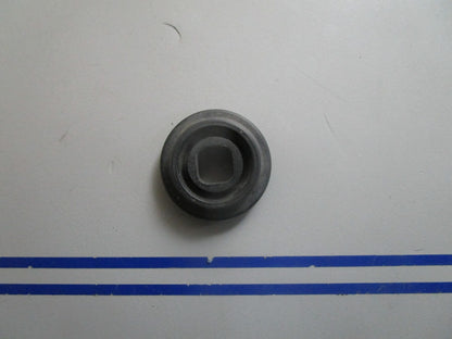 *NEW OEM* 0810 OMC Johnson Evinrude Grommet 204457 0204457