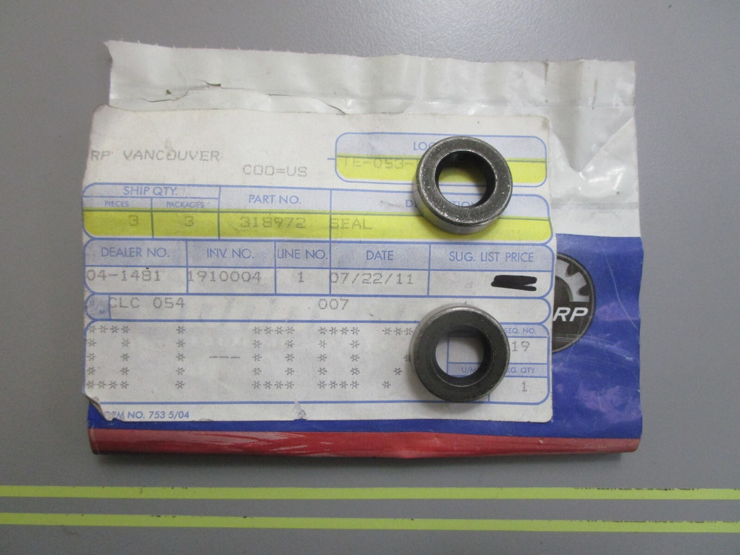 *NEW OEM* (LOT OF 2) 0810 OMC Johnson Evinrude Oil Seal 318972 0318972