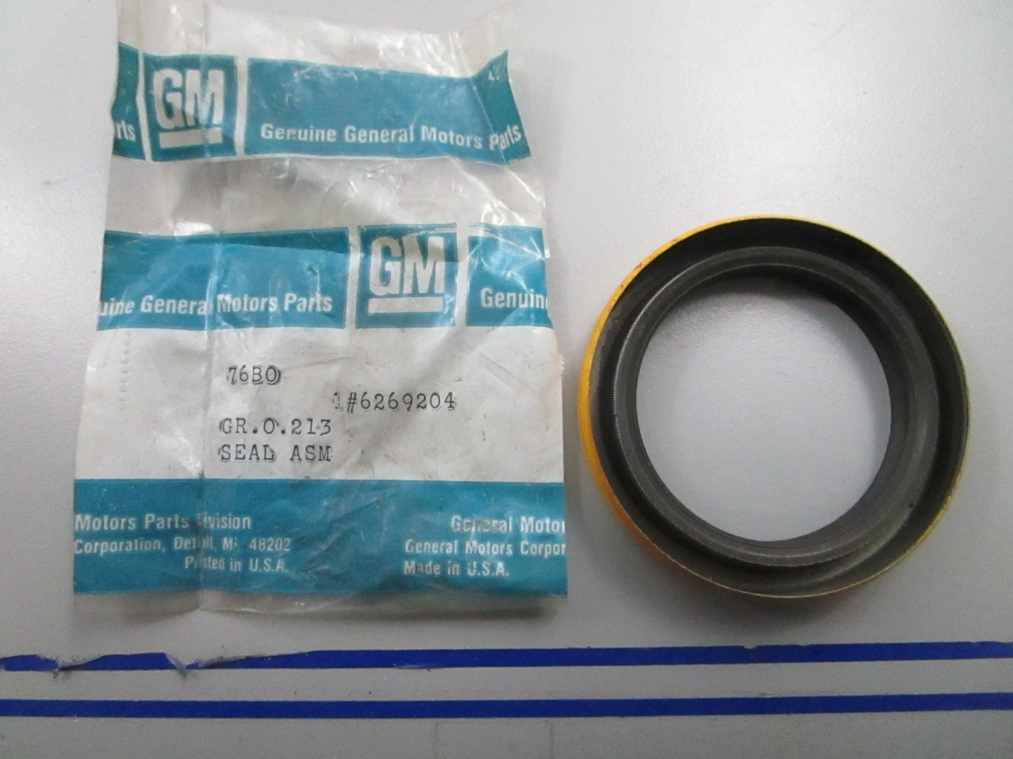 *NEW OEM* 0810 GM Seal 6269204