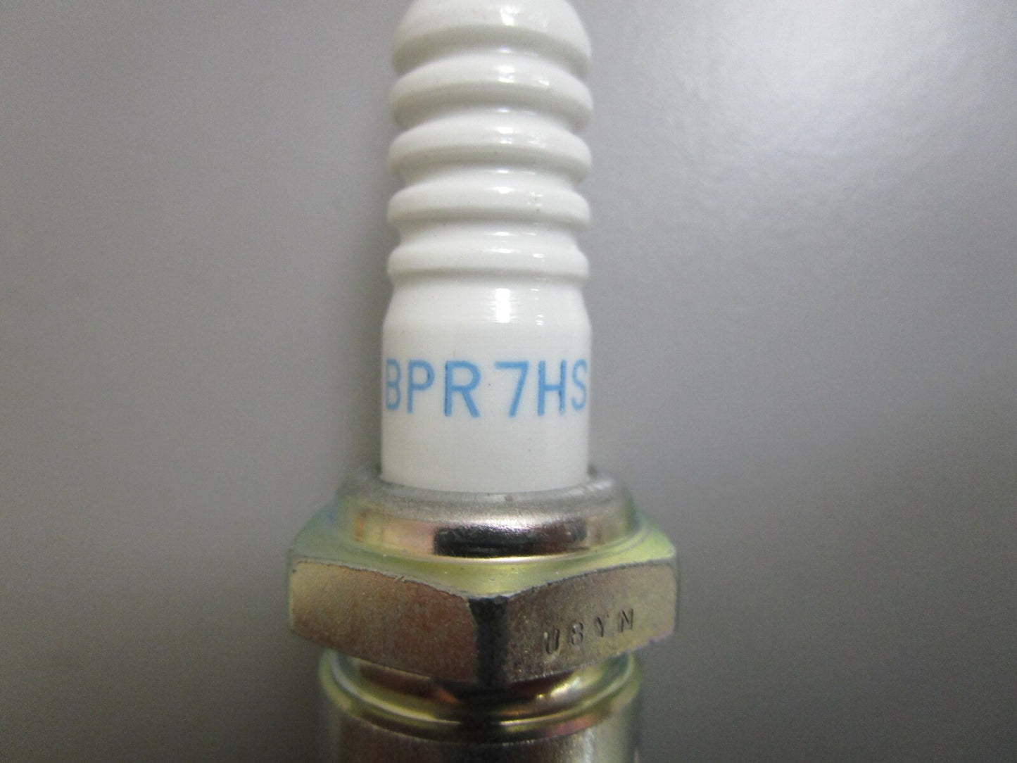 *NEW OEM* 0810 NGK Spark Plug BPR7HS