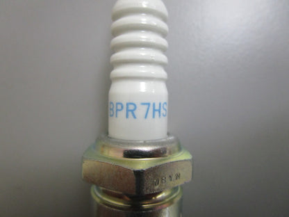 *NEW OEM* 0810 NGK Spark Plug BPR7HS
