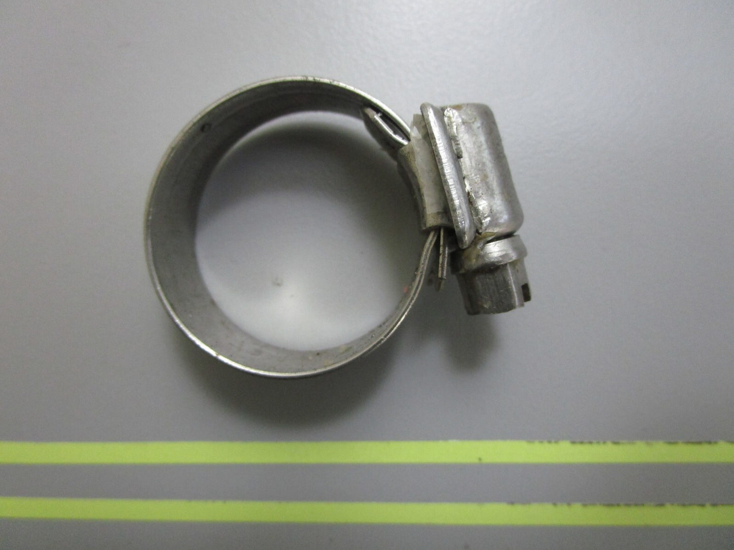 *NEW OEM* 0810 Volvo Penta Clamp 961666