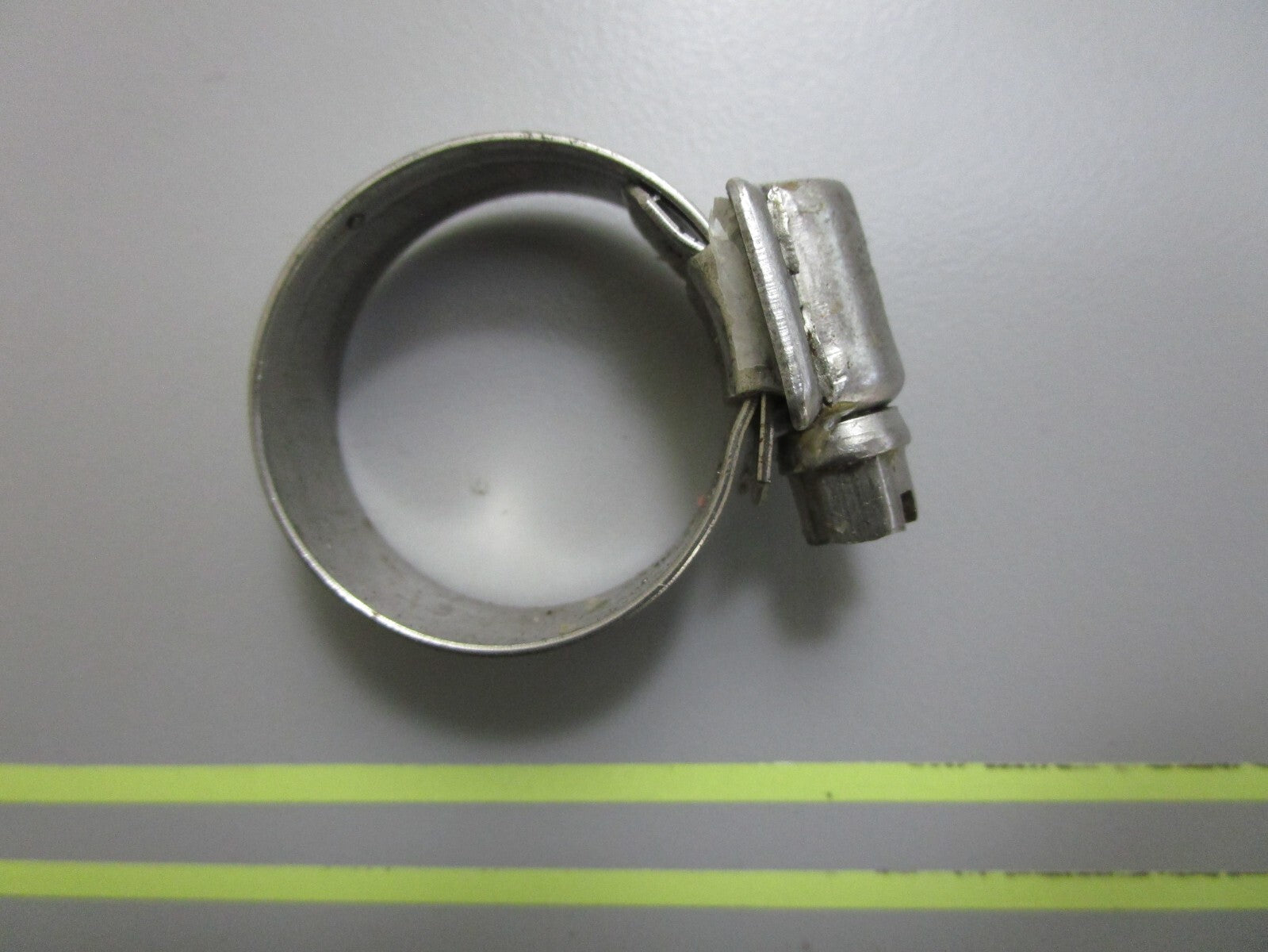 *NEW OEM* 0810 Volvo Penta Clamp 961666
