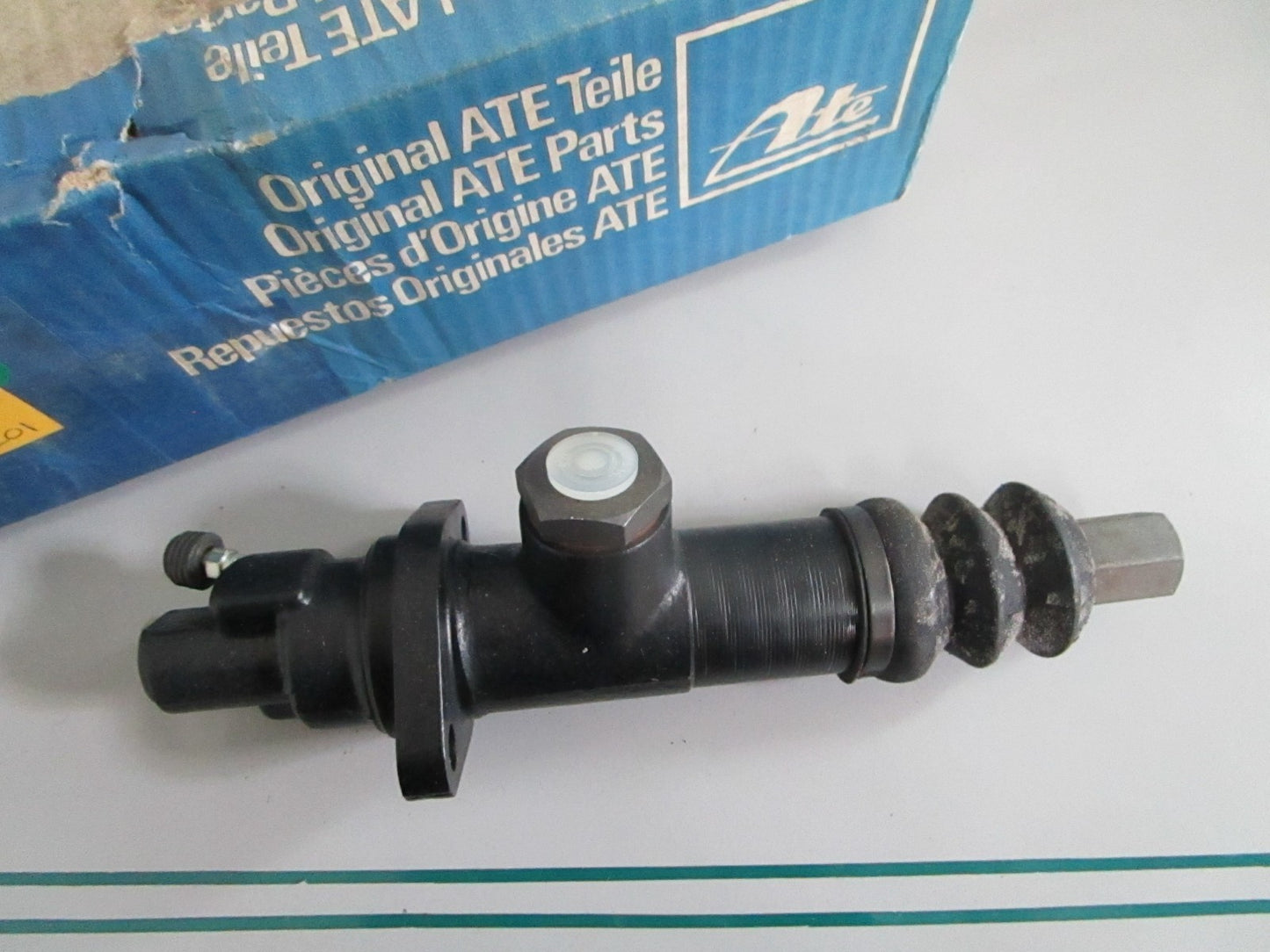 NEW OEM 0004307201 Mercedes-Benz ATE Brake Master Cylinder 0820