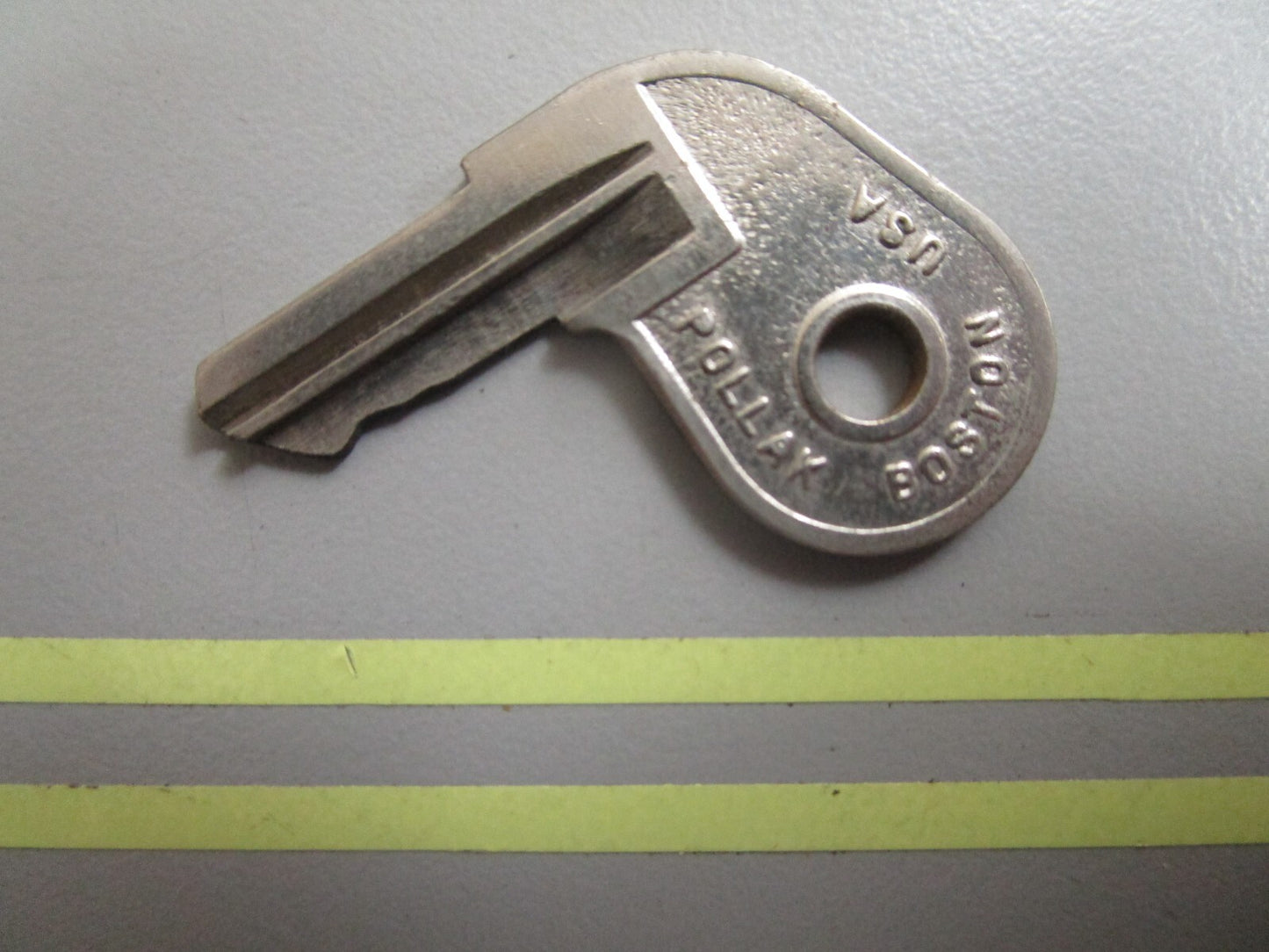 *NEW OEM* 0810 OMC Johnson Evinrude Ignition Key 73-2 501767 0501767