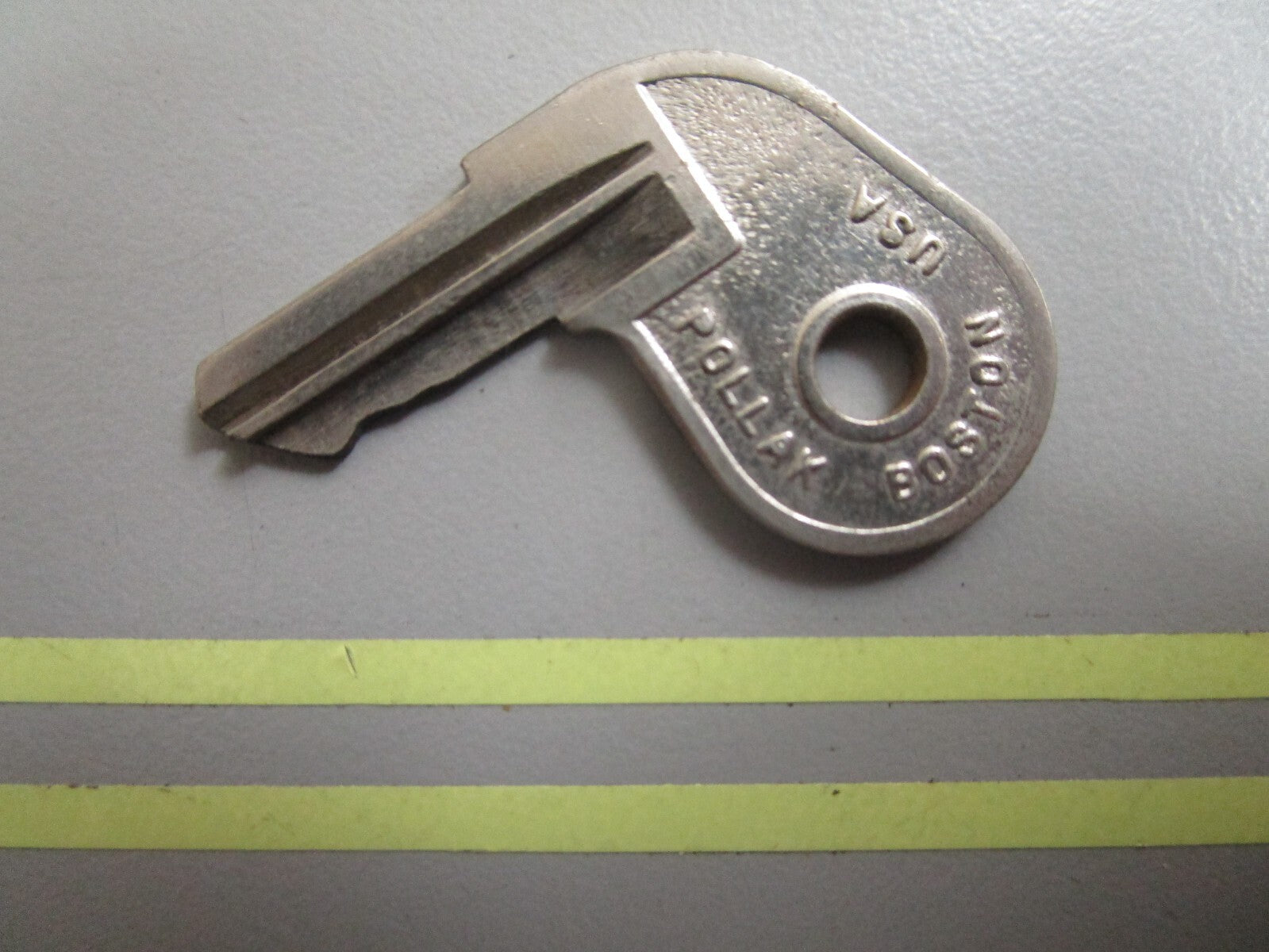 *NEW OEM* 0810 OMC Johnson Evinrude Ignition Key 73-2 501767 0501767