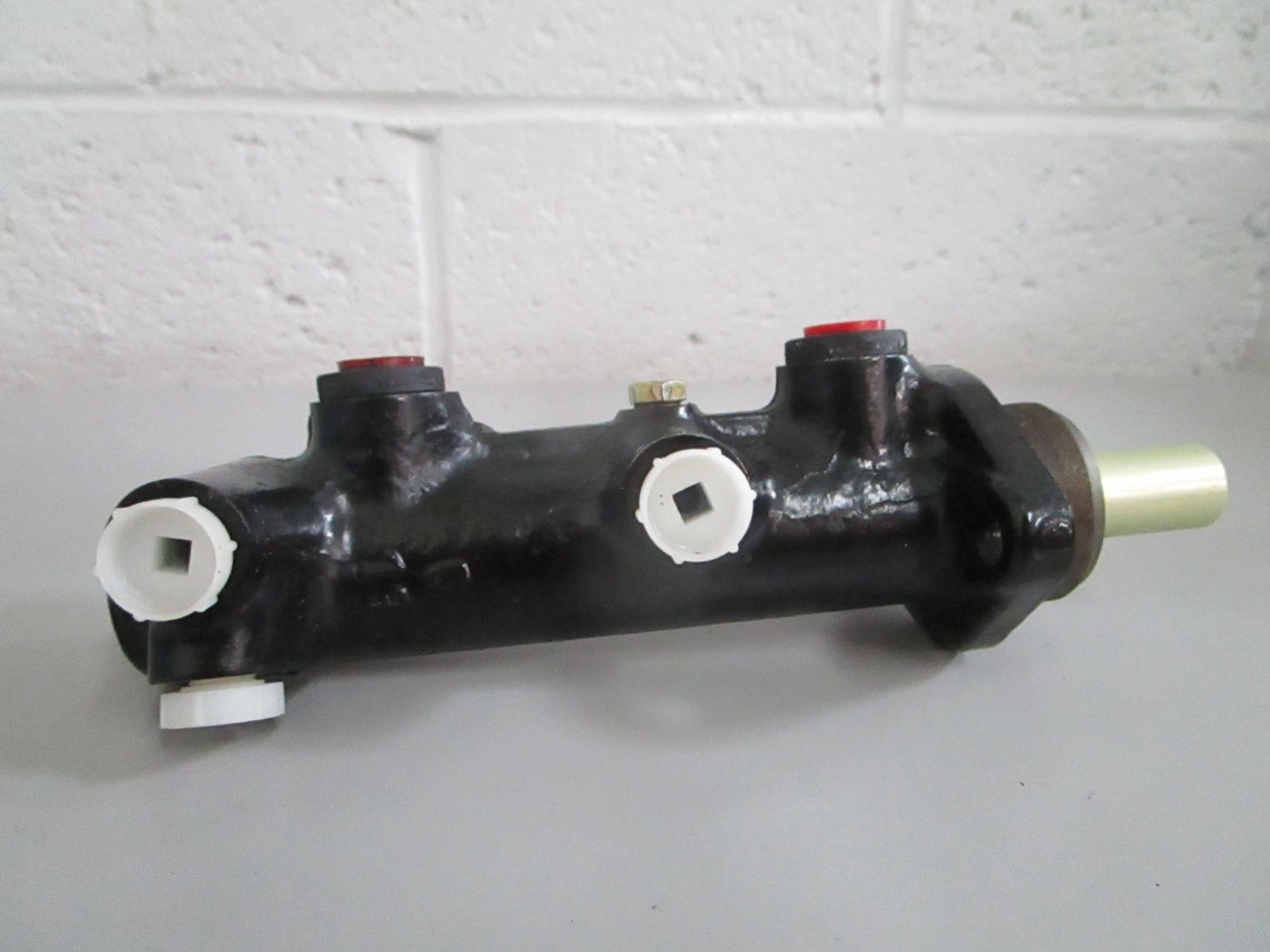 NEW OEM 0024309301 Mercedes-Benz ATE Brake Master Cylinder 0820