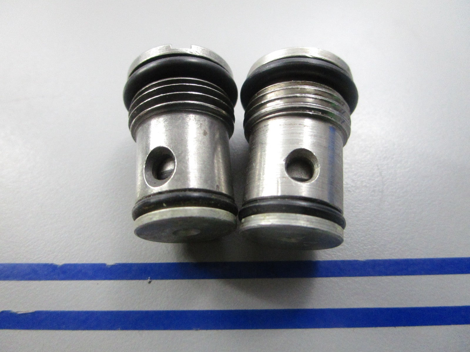 NEW OEM (LOT OF 2) 387517 0387517 OMC Johnson Evinrude Valve Seal & Seal Ay 0810