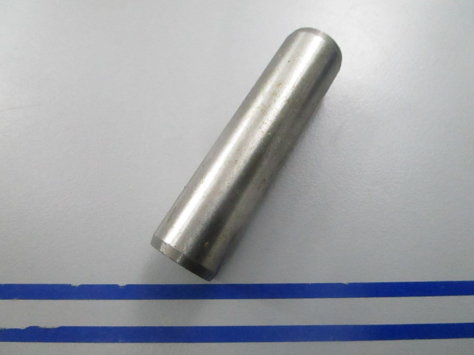 *NEW OEM* 0810 Volvo Penta Valve Guide 3547603