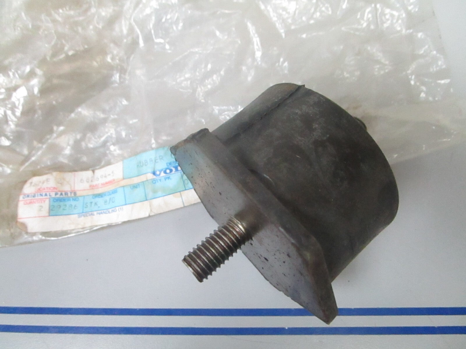 *NEW OEM* 0720 Volvo Penta Rubber Cushion 682694