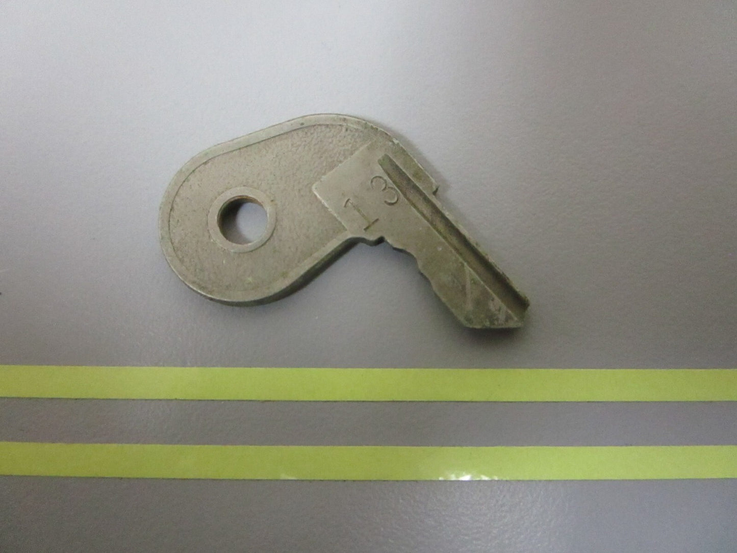 *NEW OEM* 0810 OMC Johnson Evinrude Ignition Key 73-13 501778 0501778