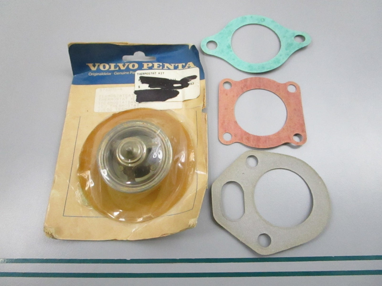 NEW OEM 876305-4 Volvo Penta Thermostat Kit 0810