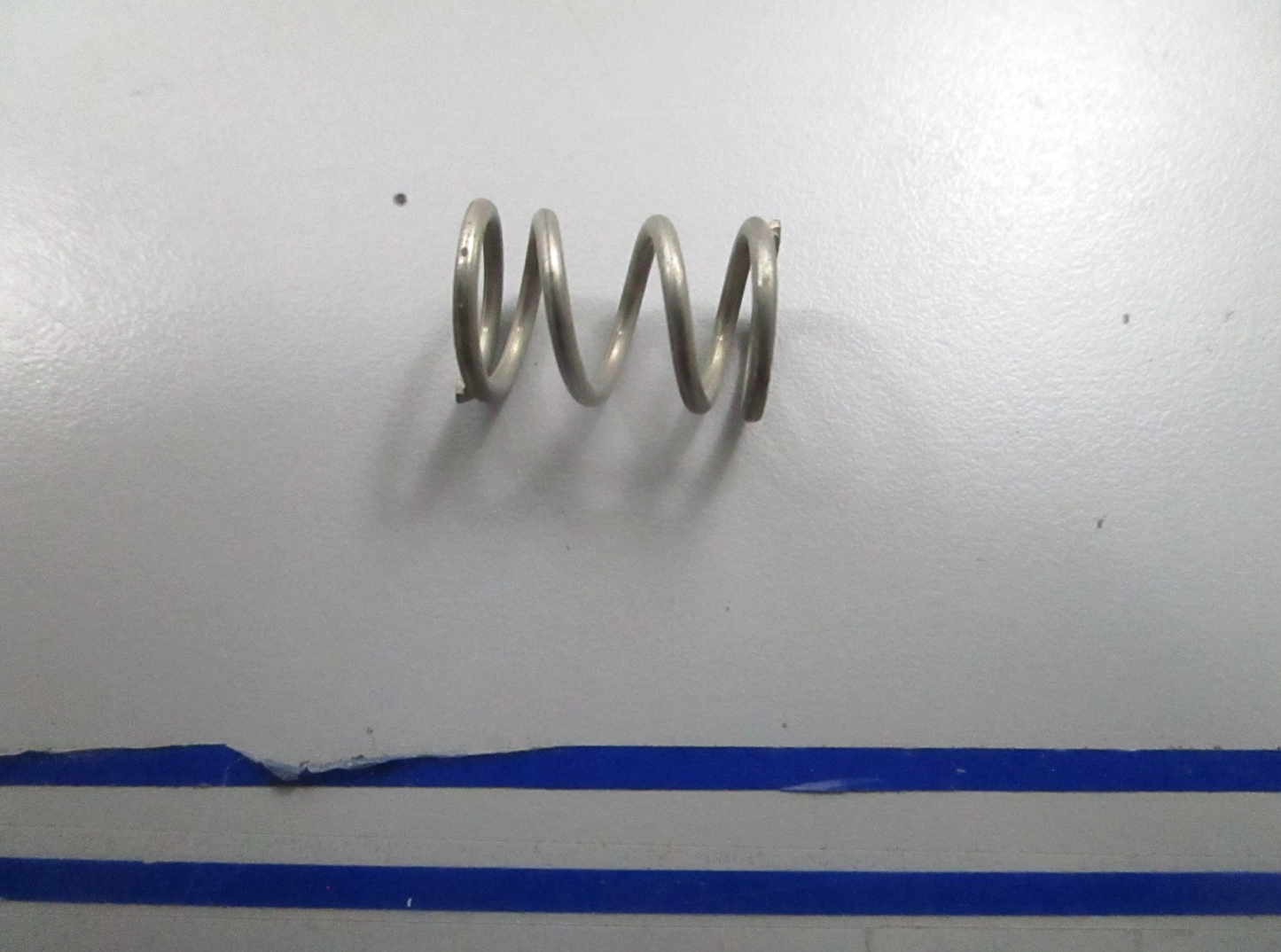 *NEW OEM* 0810 OMC Johnson Evinrude Spring 336640 0336640