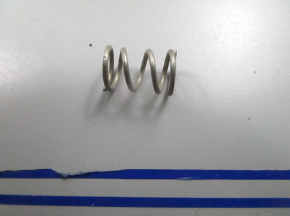 *NEW OEM* 0810 OMC Johnson Evinrude Spring 336640 0336640