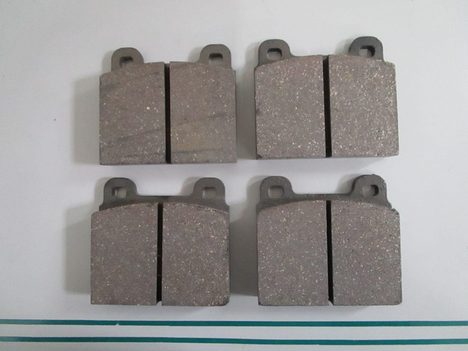 NEW OEM 0014207720 Mercedes-Benz 4 Brake Pad Set 0820