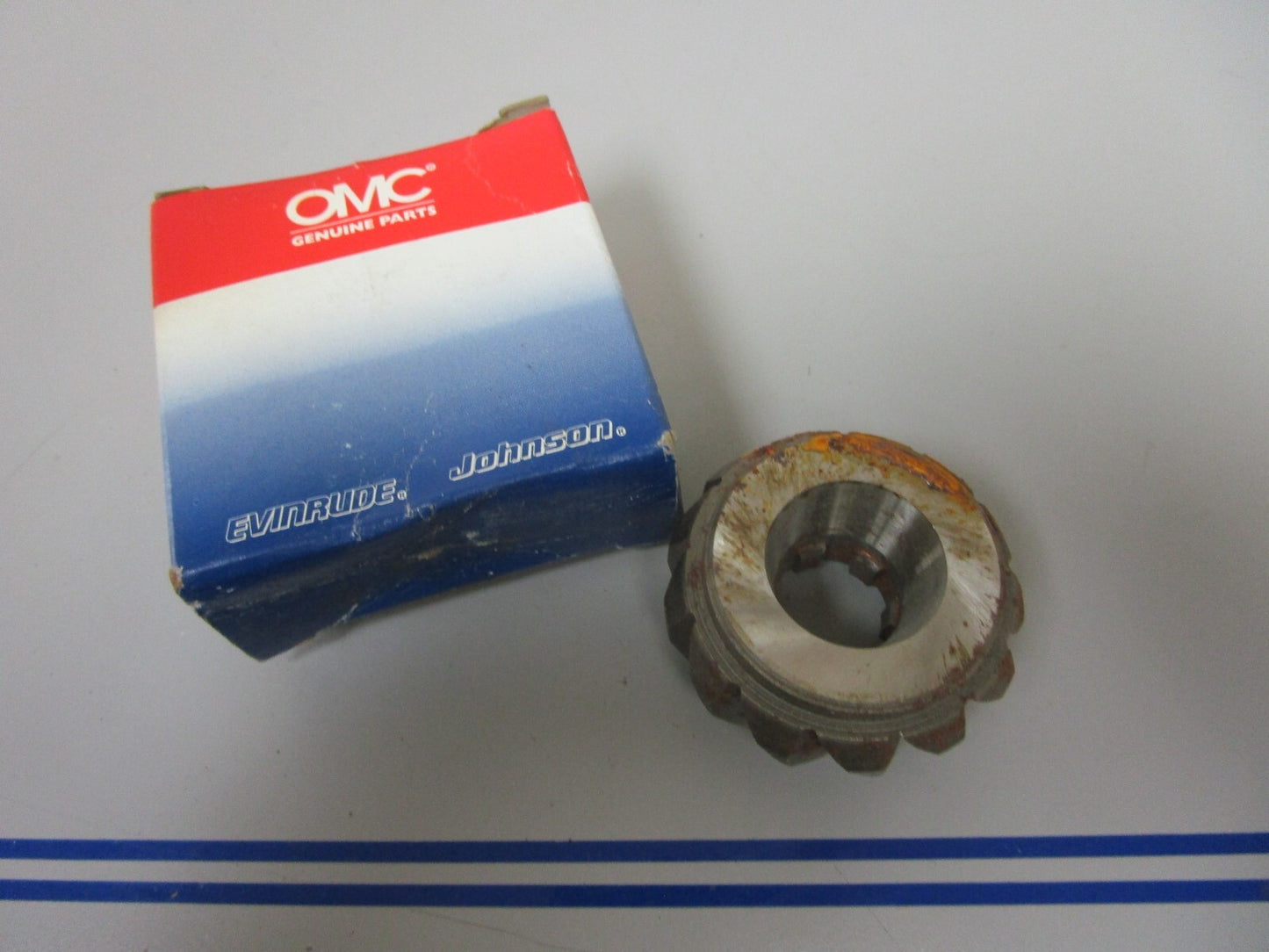 *NEW OEM* 0810 OMC Johnson Evinrude Pinion 333078 0333078