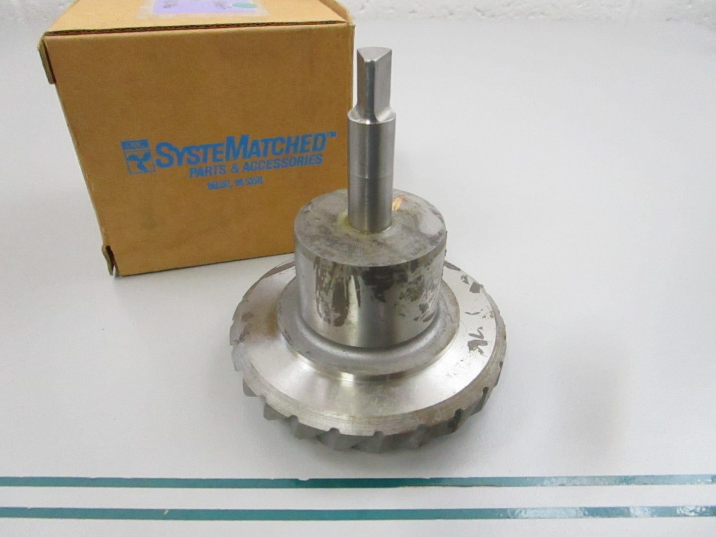 NEW OEM 3854006 OMC Johnson Evinrude Gear & Shaft Assembly 0810