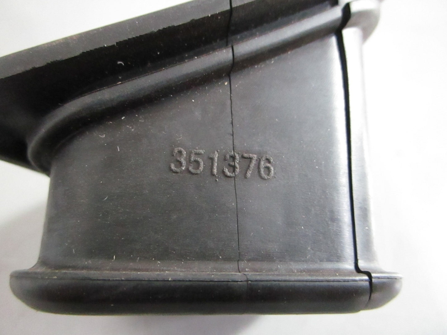 NEW OEM 351376 0351376 OMC Johnson Evinrude Grommet 0820