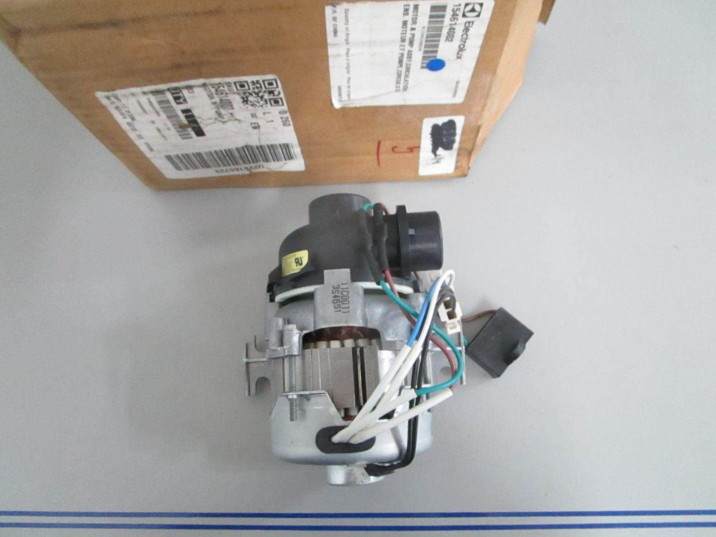 *NEW OEM* 0820 Electrolux Circulation Motor & Pump Assy 154614002