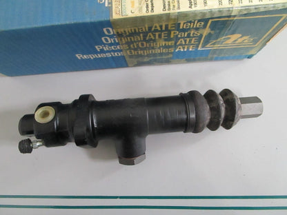 NEW OEM 0004307201 Mercedes-Benz Brake Master Cylinder 0820