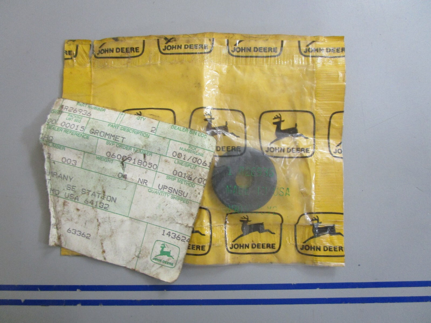*NEW OEM* 0810 John Deere Grommet R26936
