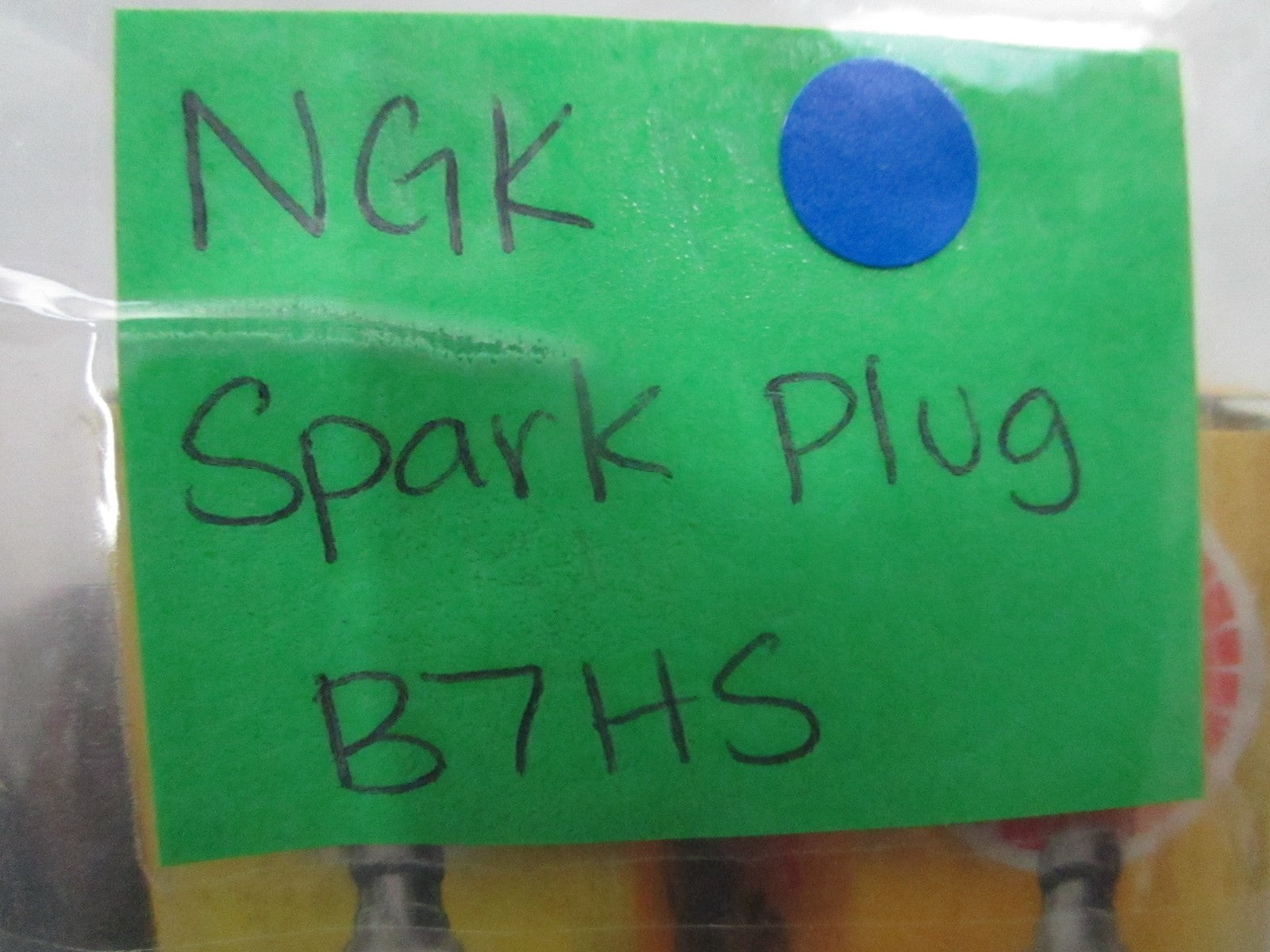 *NEW* 0810 NGK Spark Plug B7HS